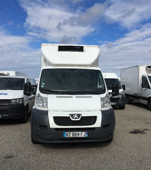 PEUGEOT BOXER CHASSIS CABINE AVEC HAYON REPLIABLE 13M3